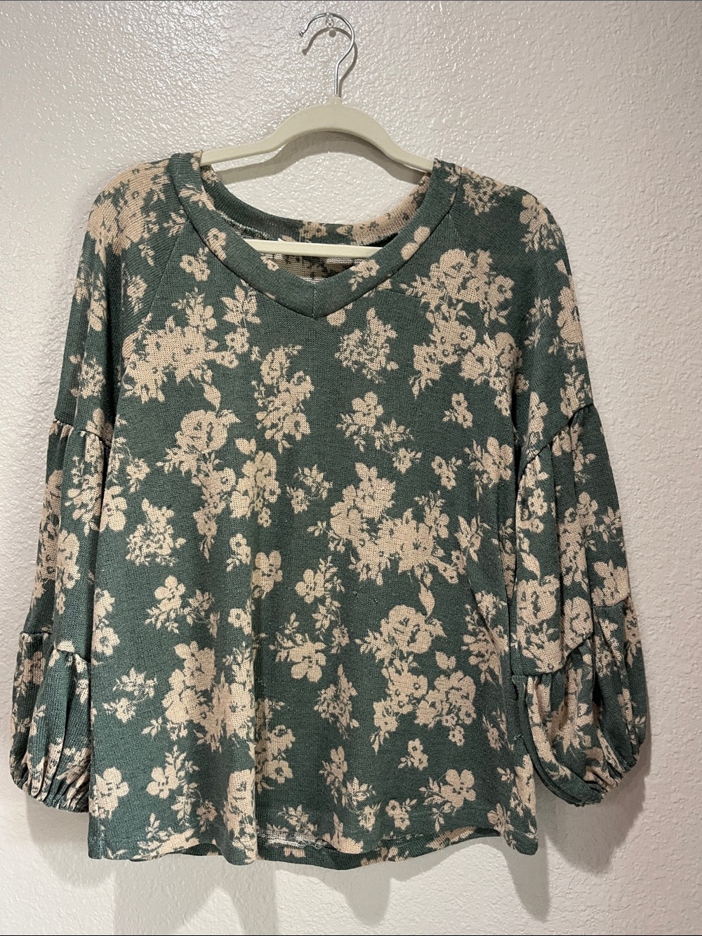 ODDY Green Floral V‑Neck Puff Sleeve Top Sz S Boho Cottage Core Office TC0534